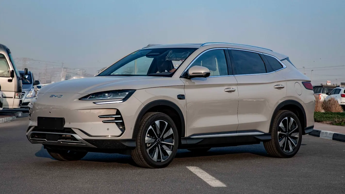 BYD Song Plus EV Smart Drive, vue avant trois quarts