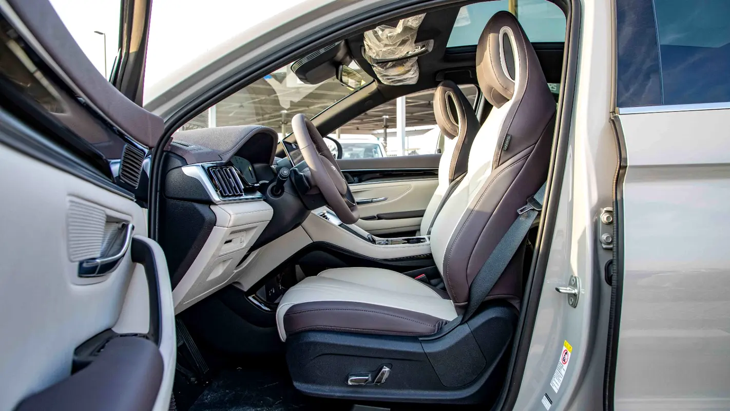 BYD Song Plus EV Smart Drive, sièges avant
