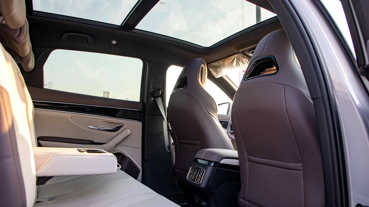 BYD Song Plus EV Smart Drive, sièges arrière et toit panoramique