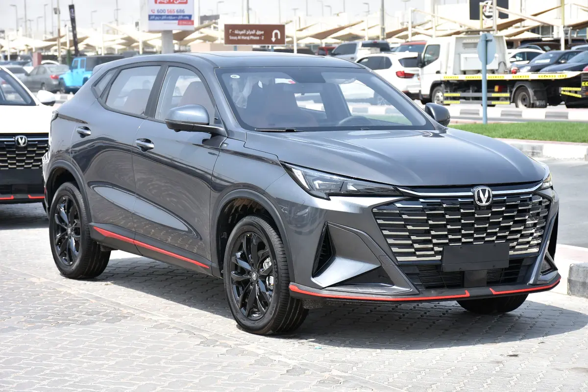 Changan X5 Plus 1.5T Essence, vue avant trois quarts