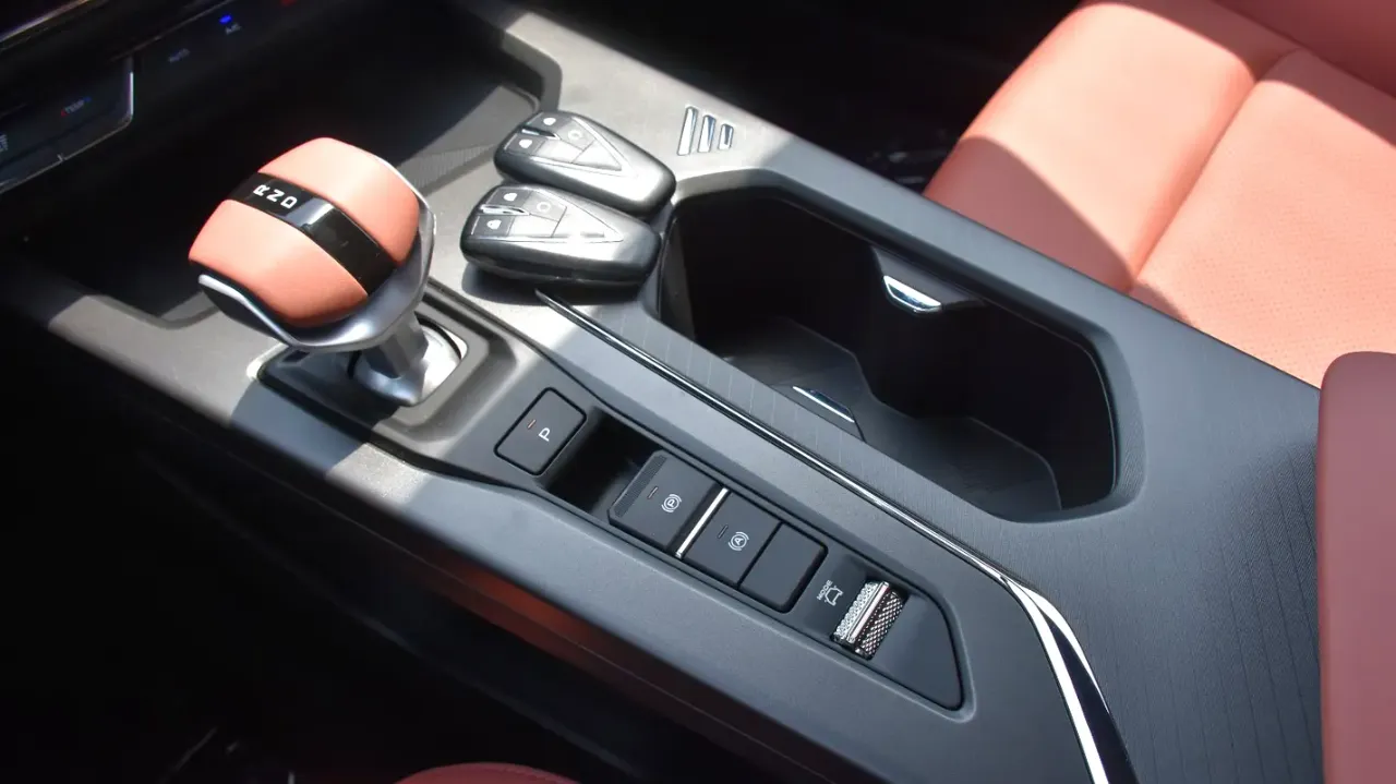 Changan X5 Plus 1.5T Essence, console centrale