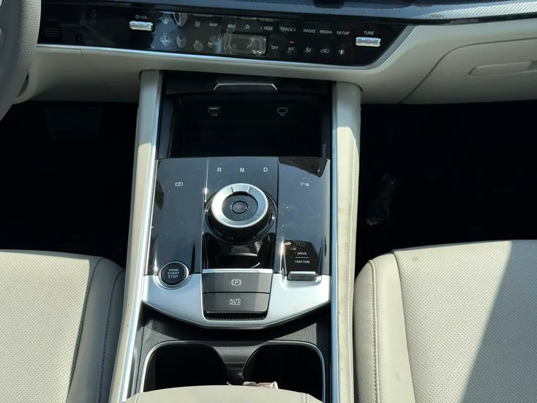 Kia Sportage Mid Hybrid, console centrale