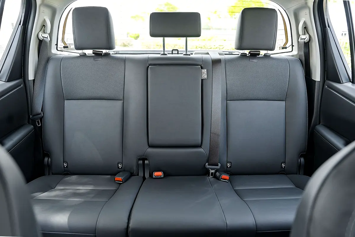 Toyota Hilux 2.8 Diesel, sièges arrière