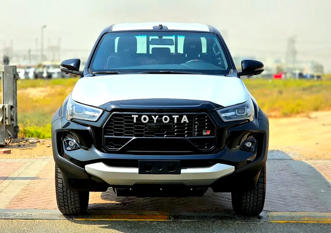 Toyota Hilux GR Sport 2.8 Diesel, vue avant