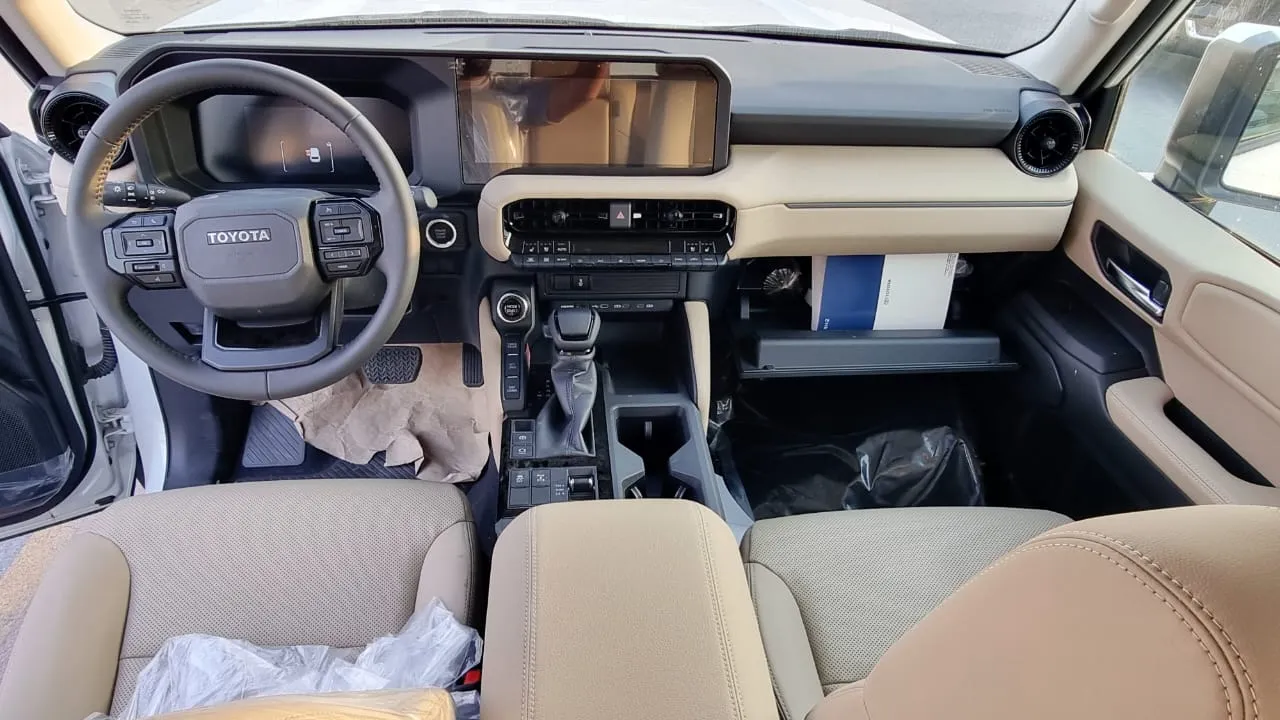 Toyota Land Cruiser Prado GXR 2.8 Diesel, habitacle avant