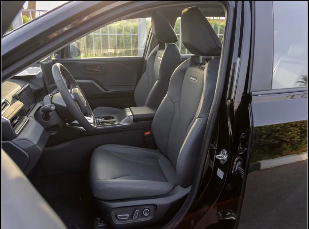 Toyota RAV4 2.5 Hybride, sièges avant